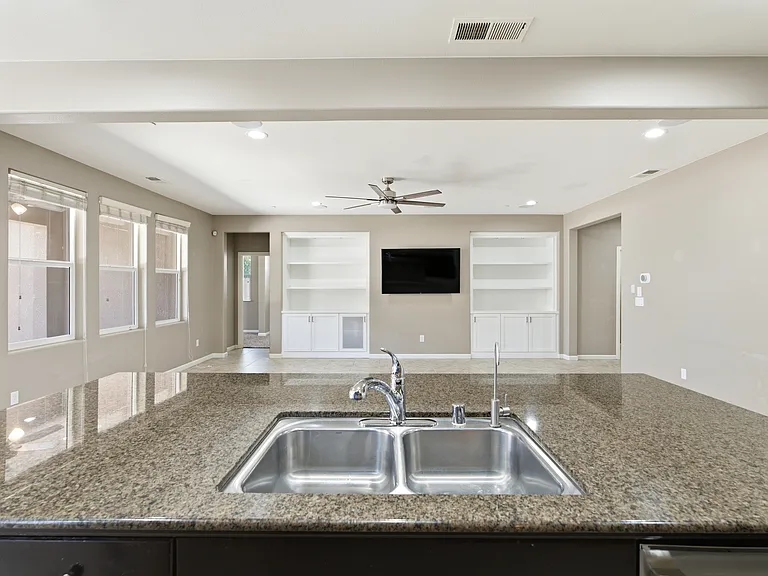 3569 Flint Ave — Photo 10