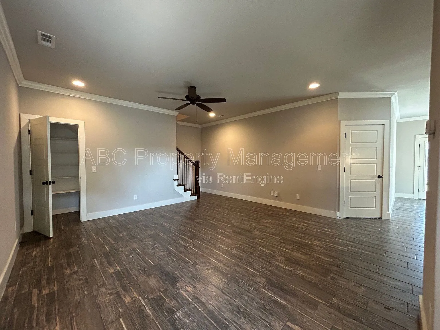 4 bed, 2.5 bath, 1966 sqft, $2,025 — Photo 3