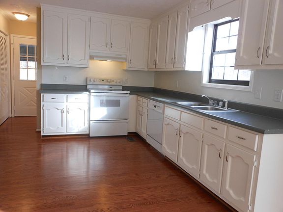 3rd image of 3112 N Woods Trl