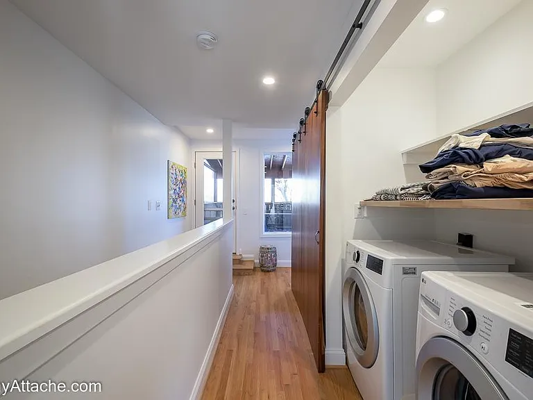 224 E St NE — Photo 20