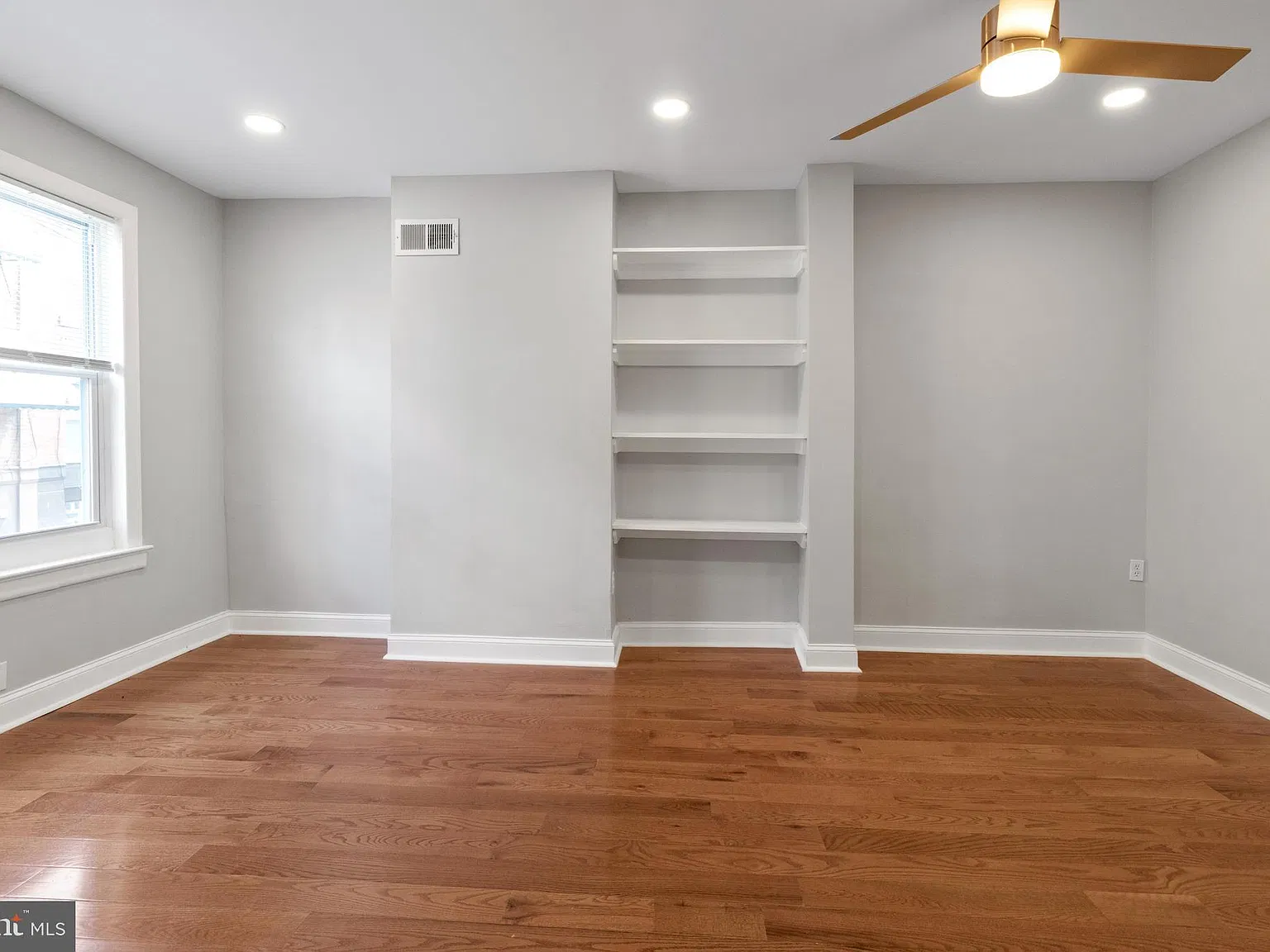 3 bed, 1.5 bath, 1500 sqft, $1,800 — Photo 3