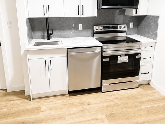 4th image of 50 Nettle Cres Unit 2