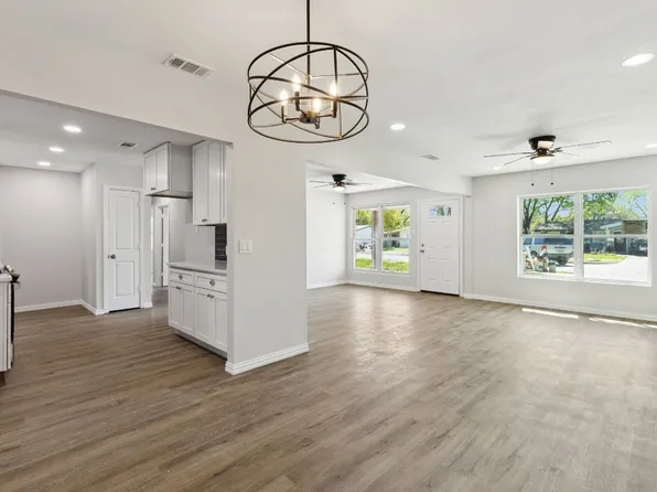 121 E Ridgewood Dr, Garland, TX 75041