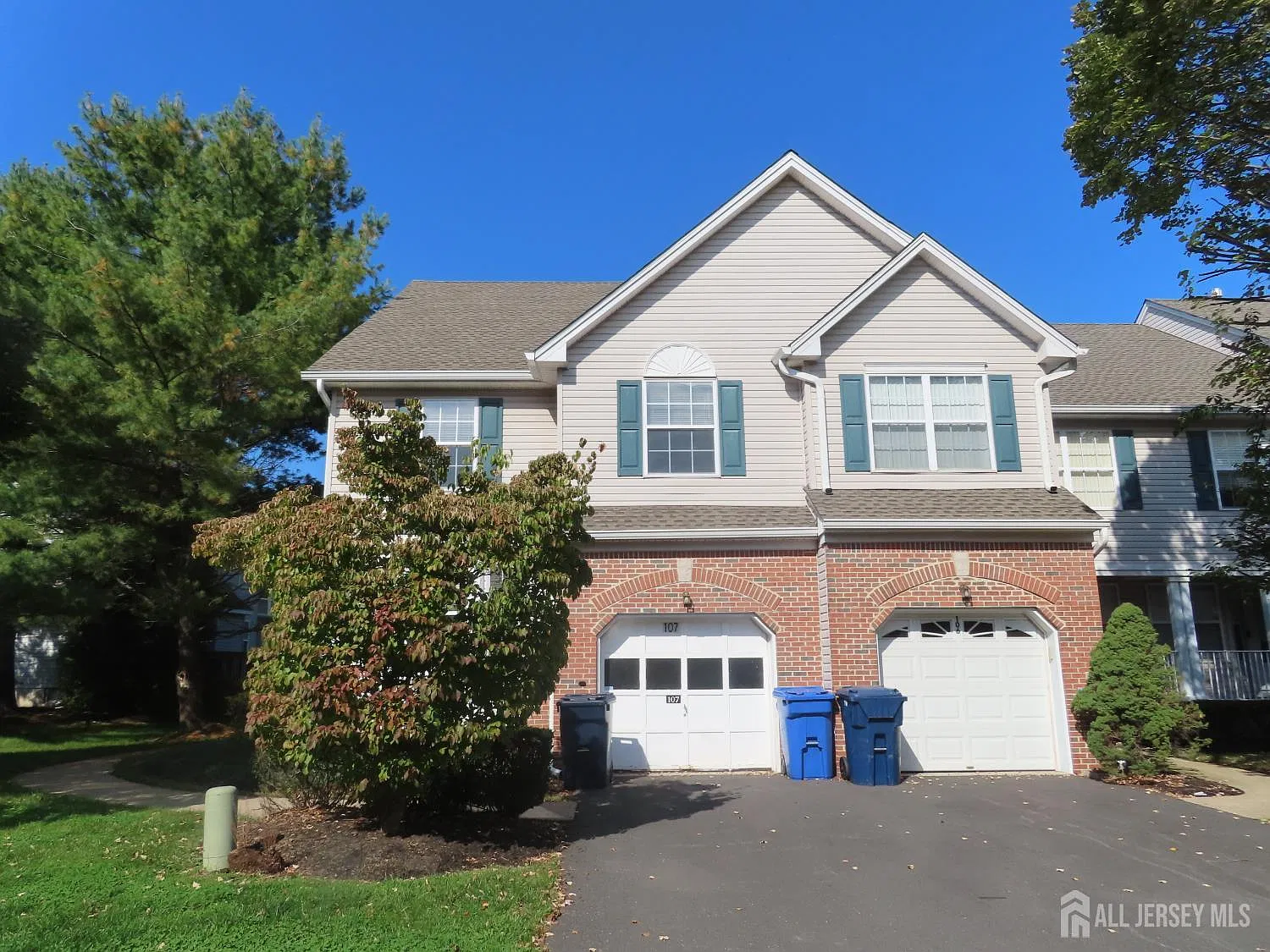 4 bed, 2.5 bath, 1950 sqft, $3,650 — Photo 1