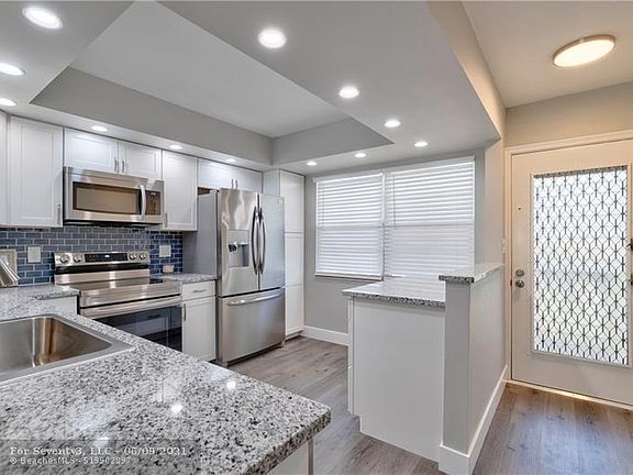 2nd image of 2201 Lucaya Bnd APT F3