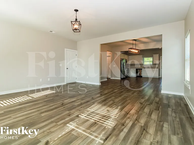 305 Avalon Way — Photo 3