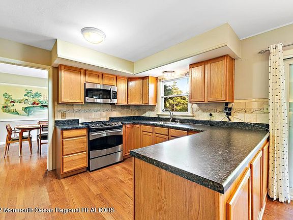 4th image of 13 Plantation Dr