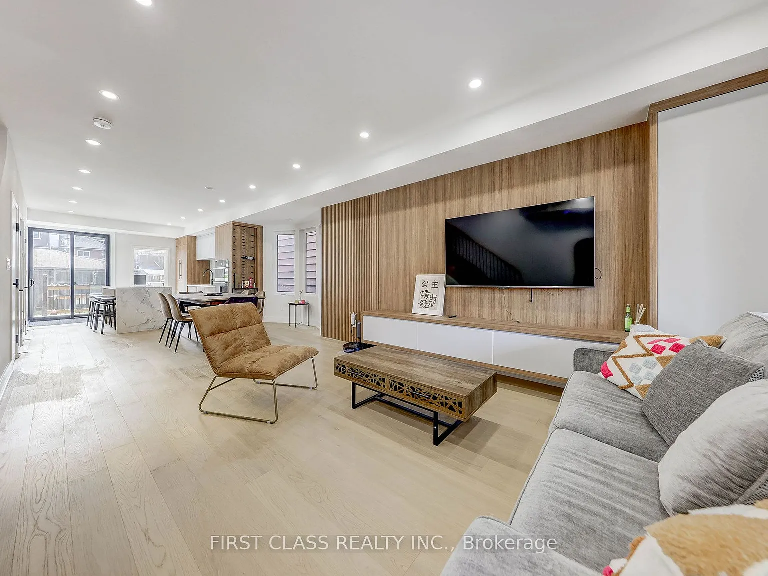 4 bed, $9,000 — Photo 2