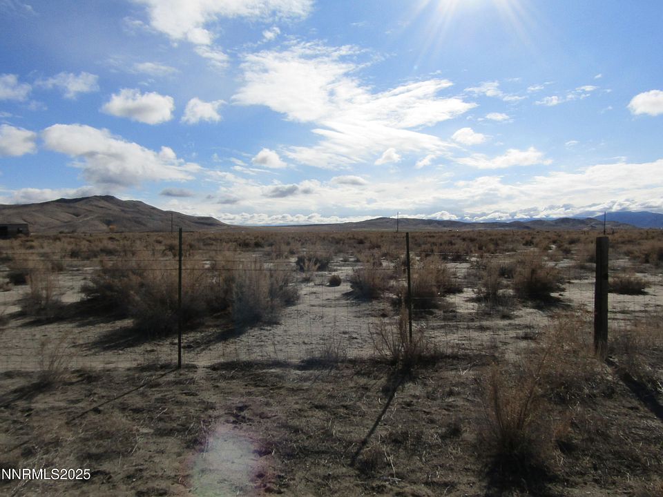 2nd image of 19 Yermo Ln