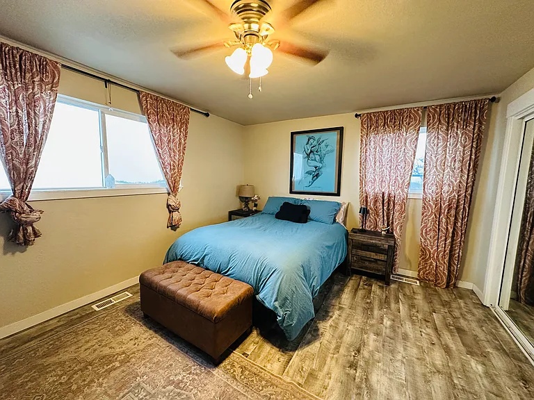 1020 S Van Sickle Ave — Photo 8