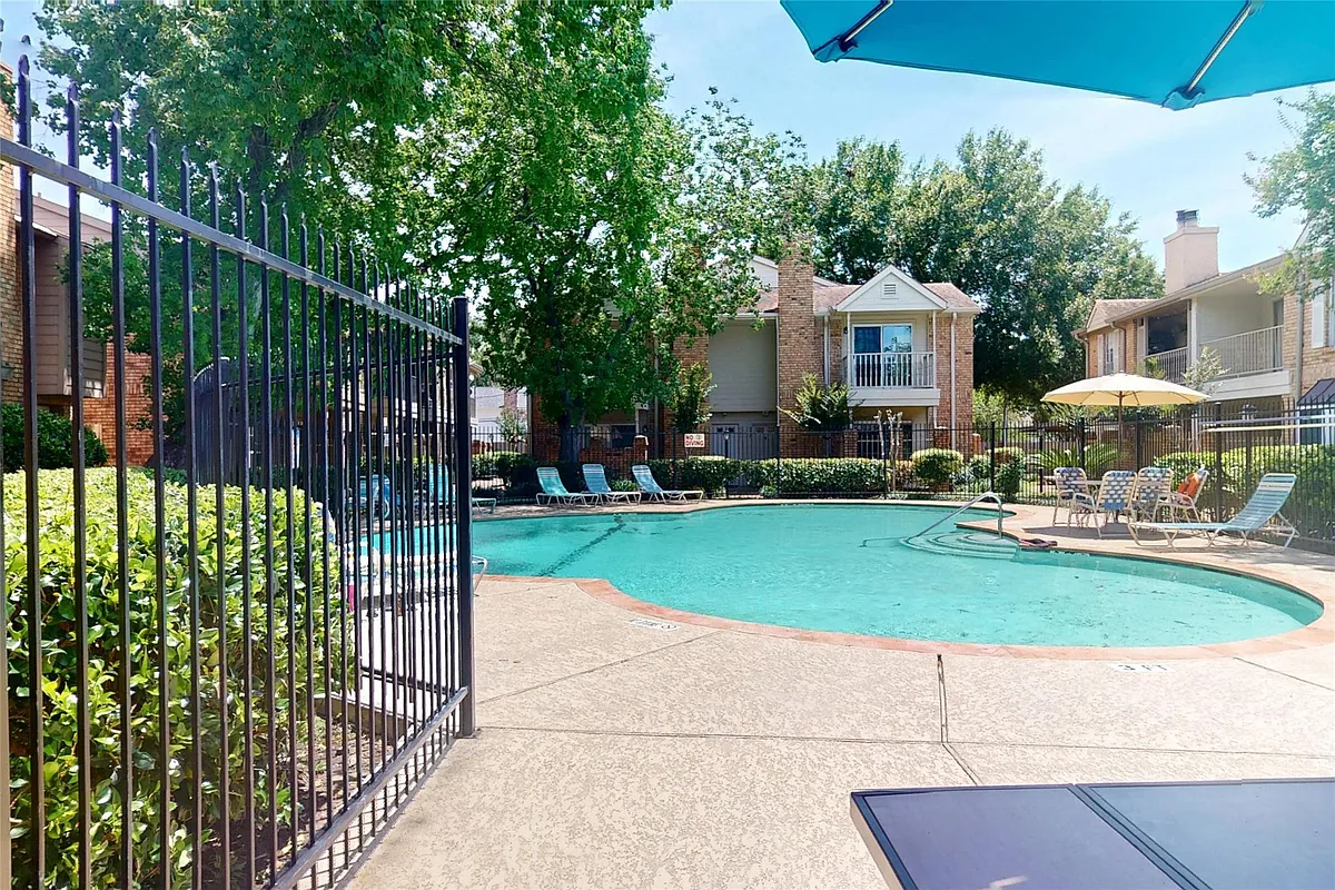 Building Photo - 10615 Briar Forest Dr #702
