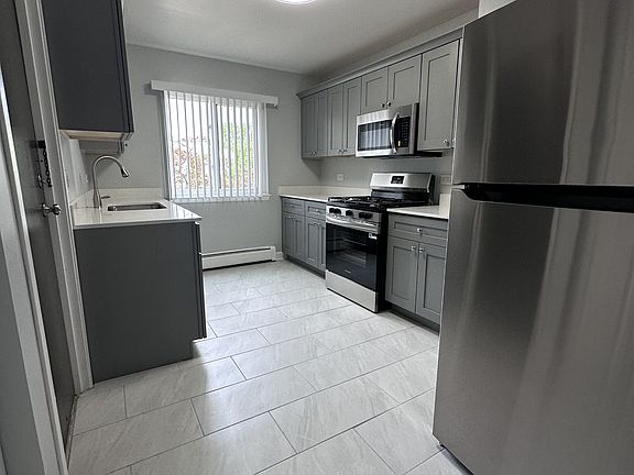 4th image of 755 Court Of Spruce APT 3