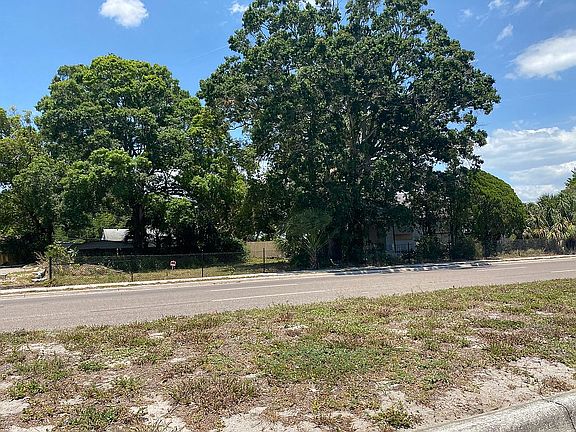 5th image of 2500 55th Ave N