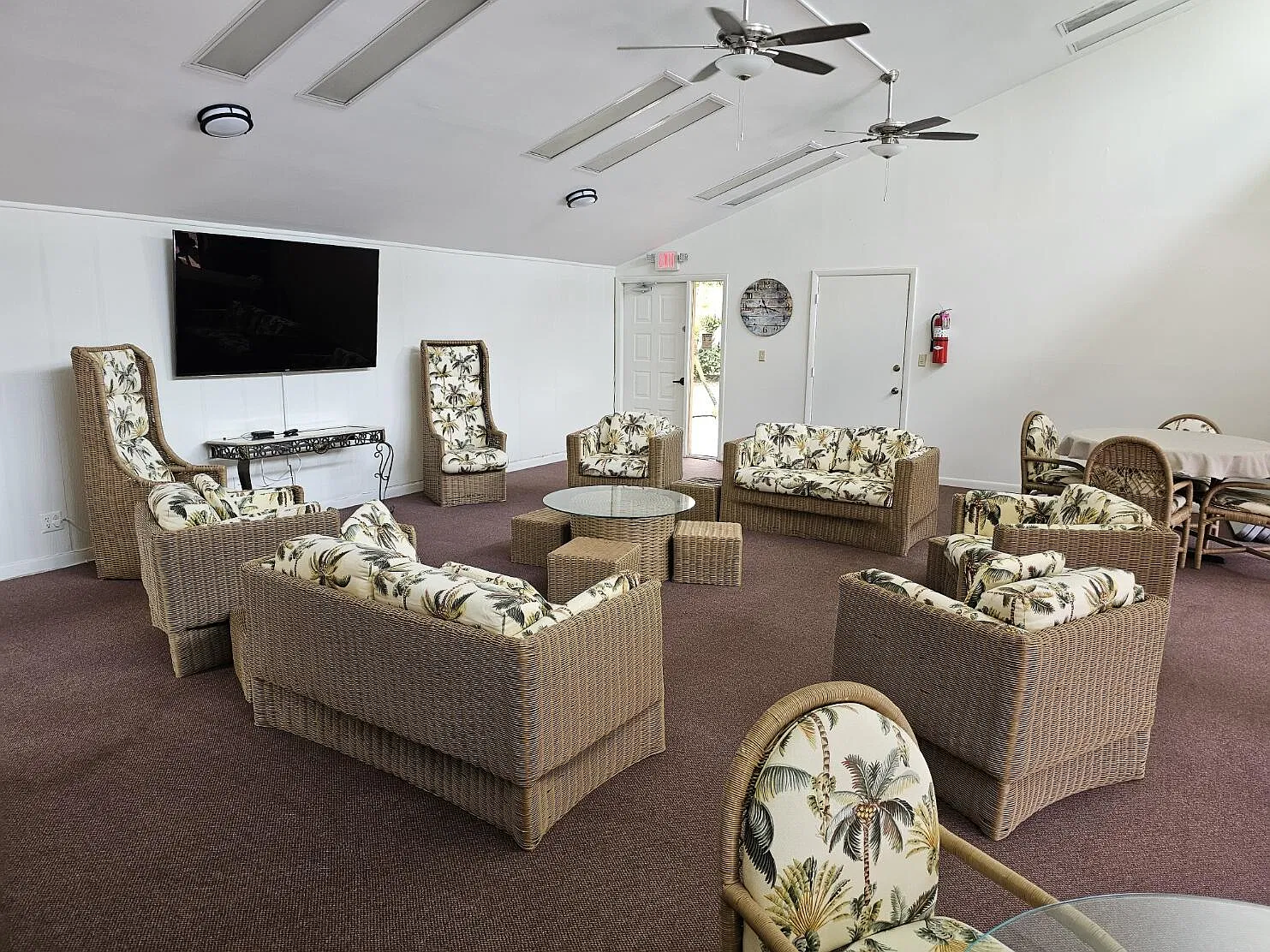 3 bed, 2.0 bath, 1720 sqft, $2,400 — Photo 4