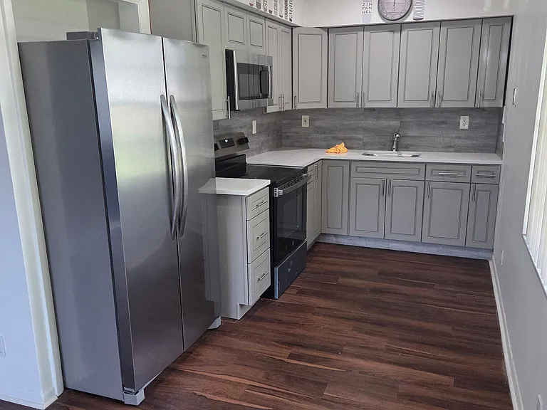 917 NE 12th Ave #A — Photo 2