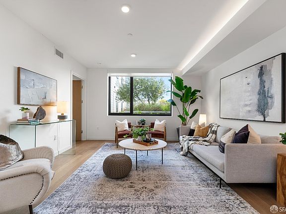 4th image of 2448 Lombard St #206