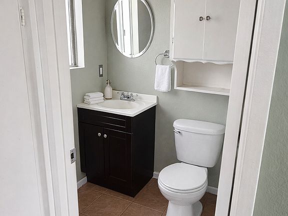4th image of 818 W 6th St #1