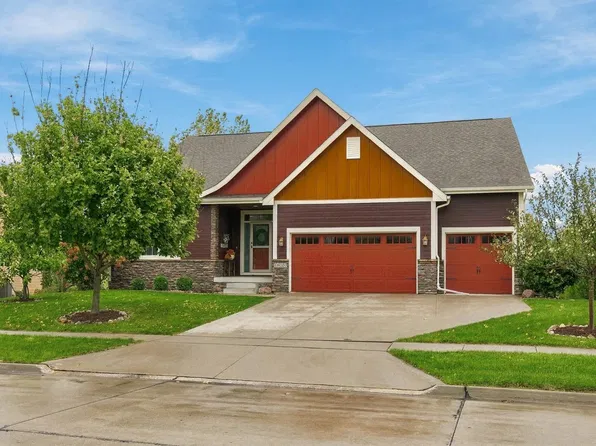 16000 N Valley Dr, Urbandale, IA 50323
