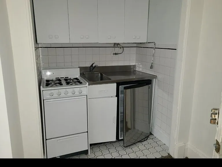 37 E Division St #2A — Photo 4