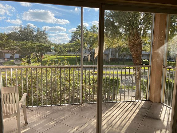 4th image of 4723 Lucerne Lakes Boulevard E #627