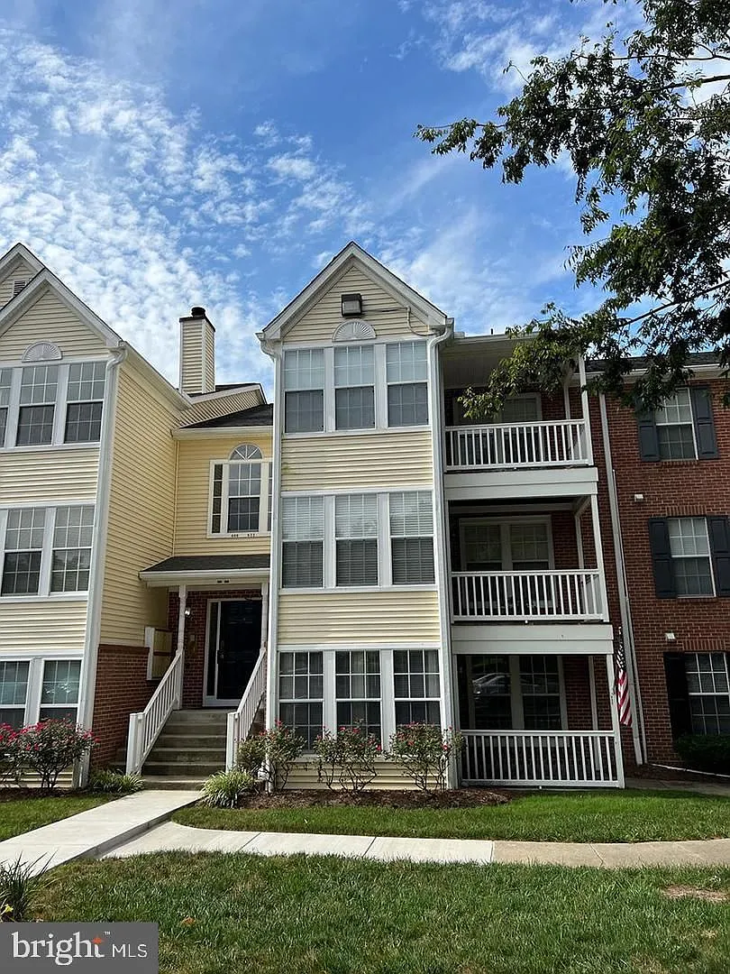 2 bed, 1.0 bath, 947 sqft, $2,050 — Photo 1