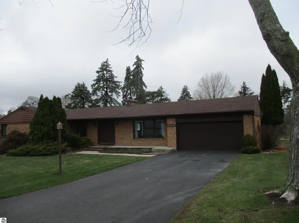 1154 Woodmere St, Alma, MI 48801