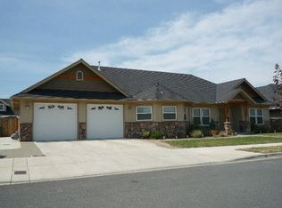 1462 SW David Dr, Grants Pass, OR 97527