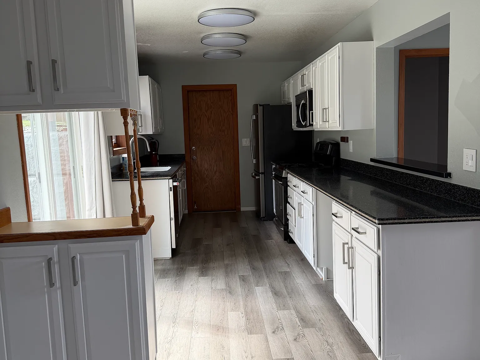 4 bed, 3.5 bath, 2464 sqft, $4,000 — Photo 3