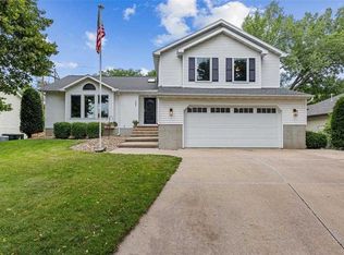 4000 Richland Dr NW, Cedar Rapids, IA 52405