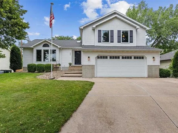4000 Richland Dr NW, Cedar Rapids, IA 52405