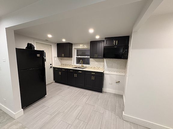 2nd image of 7224 S Central Park Ave #2