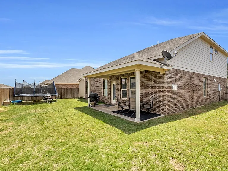 2313 Sky View Rd — Photo 35