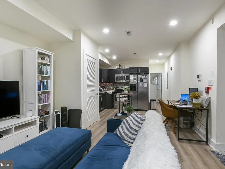1228 N 25th St #6 — Photo 4