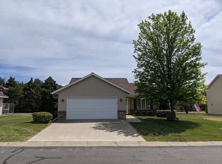 15 Fox Trl, North Mankato, MN 56003