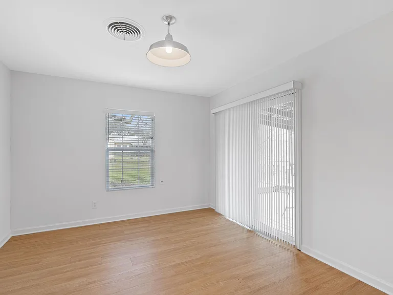 7704 Delafield Ln — Photo 11