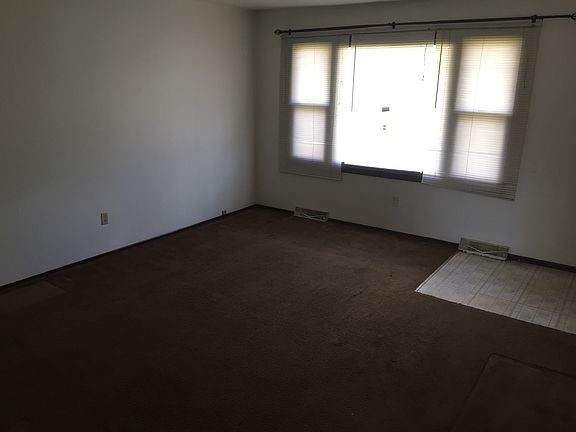 3rd image of 3336 Oakwood St