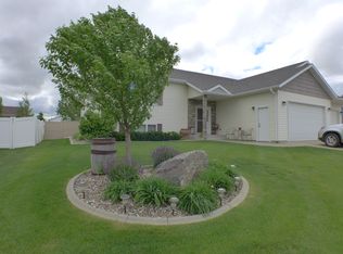 4613 Feldspar Dr, Bismarck, ND 58503