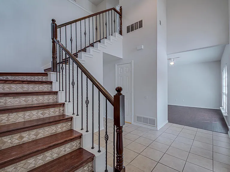 1411 Prentice St — Photo 6