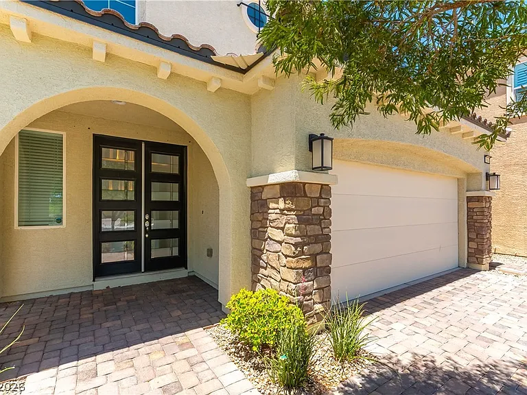 10841 Flying Nell Ct — Photo 3