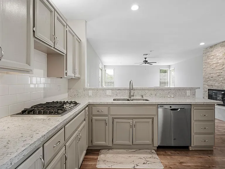 129 Biscayne Way — Photo 16