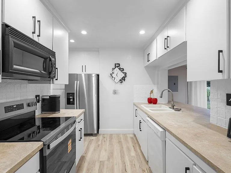Mimosa Dr — Photo 4