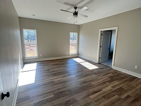 5th image of 105 Lillian Ln