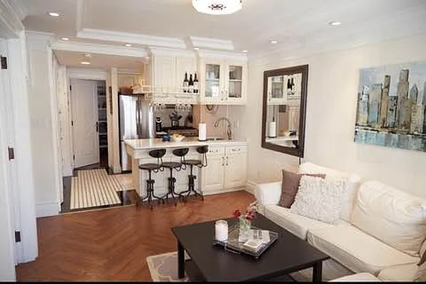 Rented by Urbanite Realty Inc | media 23