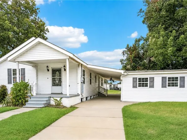 2312 Pakenham Dr, Chalmette, LA 70043