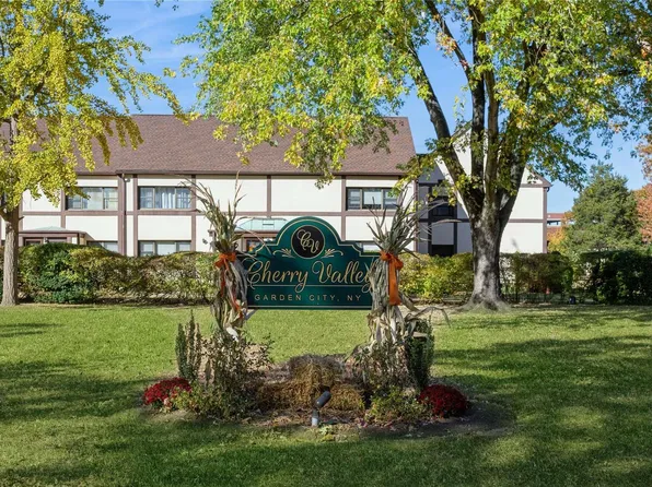 123 Fifteenth Street #D2, Garden City, NY 11530