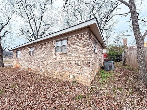 2nd image of 481 Poplar St