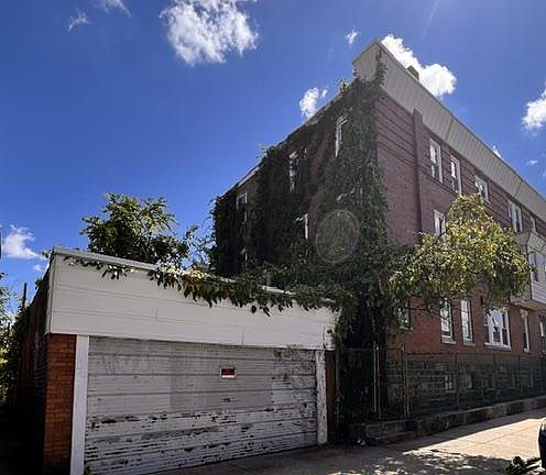 3rd image of 6047 & 6049 Chestnut St