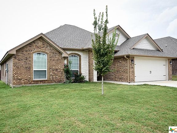 3rd image of 915 Karey Dr