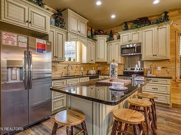 5th image of 604 Cherokee Orchard Rd