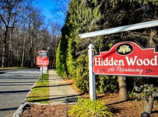 234 Hidden Woods Ct, Piscataway, NJ 08854